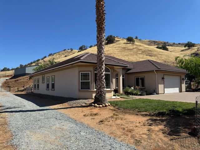 6276 Hilltop Drive, Sanger, CA 93657