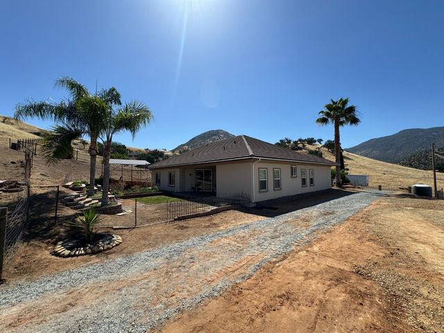 6276 Hilltop Drive, Sanger, CA 93657