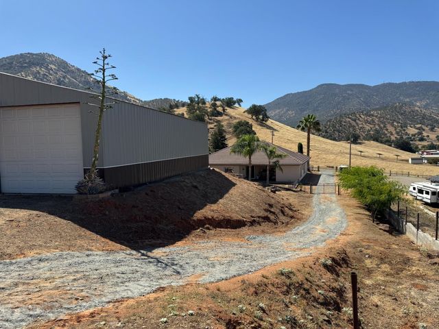 6276 Hilltop Drive, Sanger, CA 93657