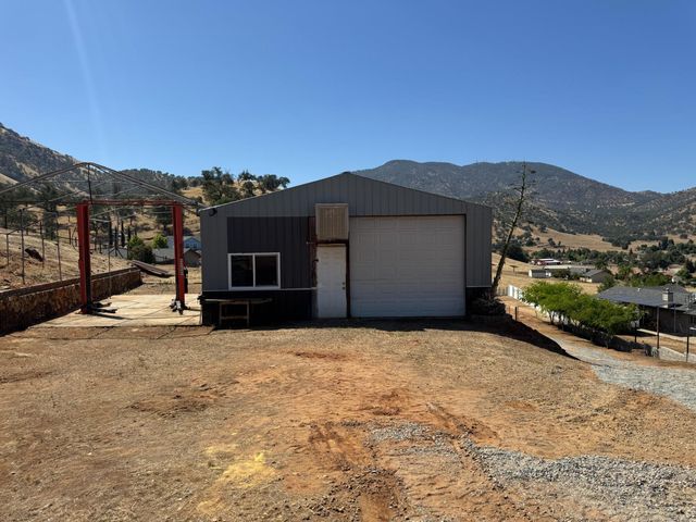 6276 Hilltop Drive, Sanger, CA 93657