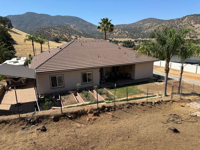 6276 Hilltop Drive, Sanger, CA 93657