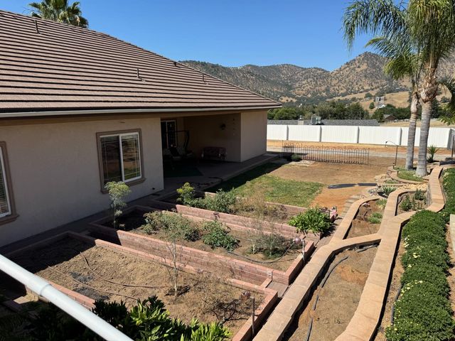 6276 Hilltop Drive, Sanger, CA 93657