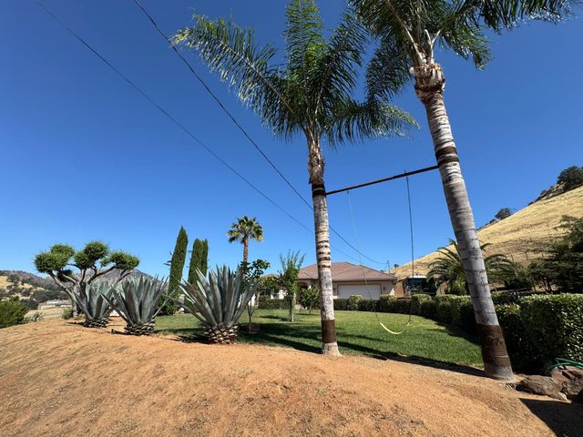 6276 Hilltop Drive, Sanger, CA 93657