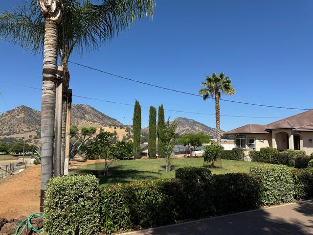 6276 Hilltop Drive, Sanger, CA 93657