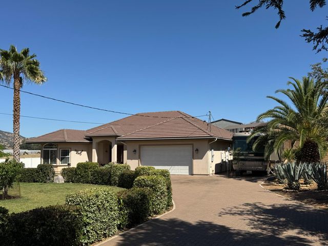 6276 Hilltop Drive, Sanger, CA 93657