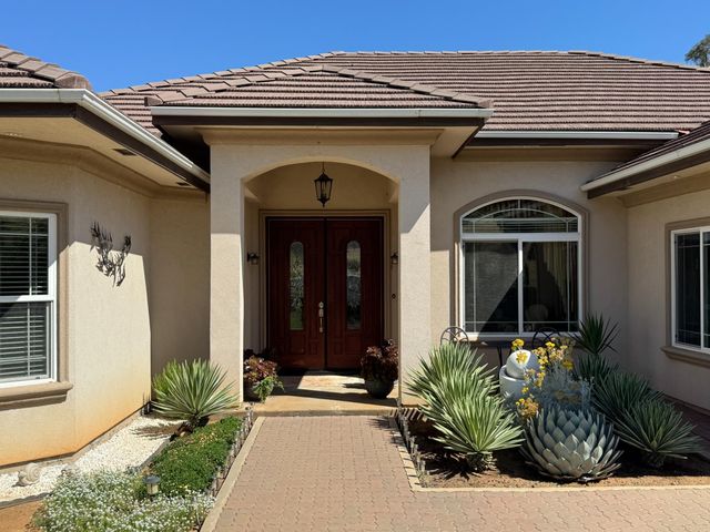 6276 Hilltop Drive, Sanger, CA 93657