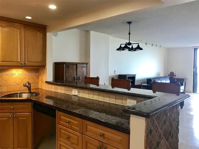 2625 Collins Ave 605, Miami Beach, FL 33140