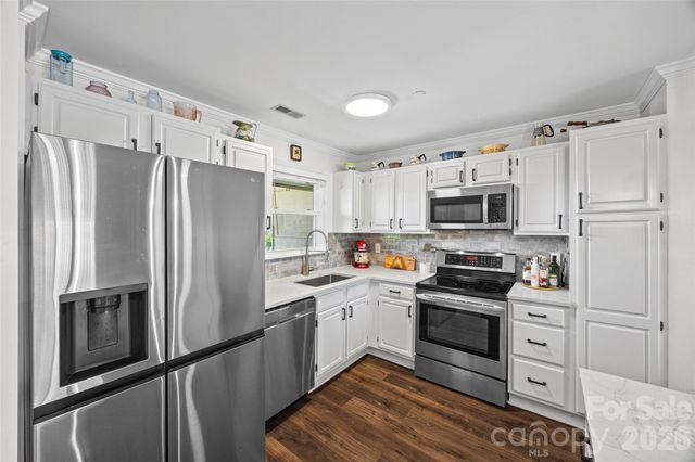 9709 Emerald Point Drive 12, Charlotte, NC 28278