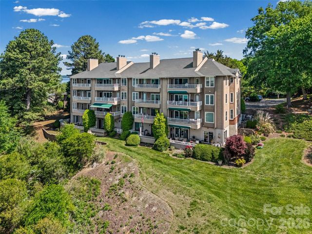 9709 Emerald Point Drive 12, Charlotte, NC 28278