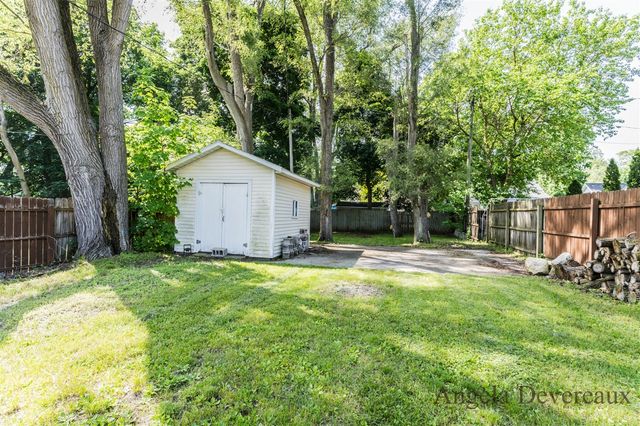 215 W Montcalm Street, Greenville, MI 48838