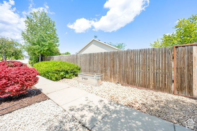 7215 S AERIE HILL DR DR, West Jordan, UT 84081