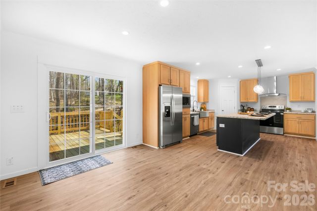 7822 Stillwater Drive, Sherrills Ford, NC 28673