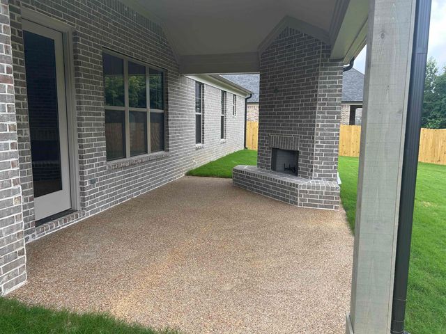 100 LAUREL WOOD LN, Oakland, TN 38060