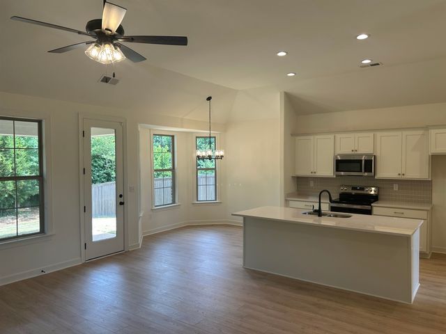 100 LAUREL WOOD LN, Oakland, TN 38060