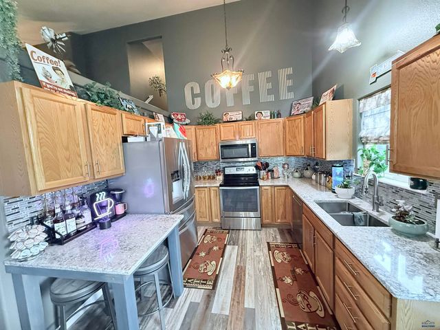 6647 CAMBRIDGE PL, Summerset, SD 57718