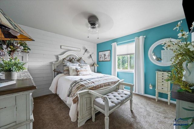 6647 CAMBRIDGE PL, Summerset, SD 57718