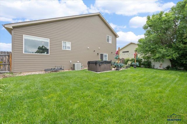 6647 CAMBRIDGE PL, Summerset, SD 57718