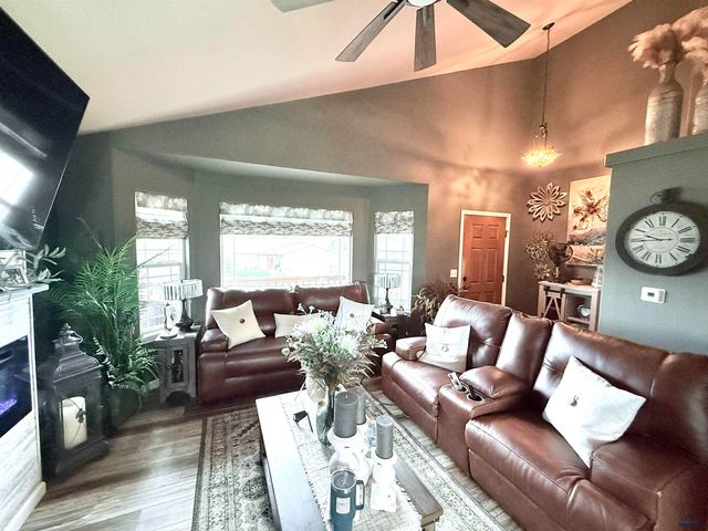 6647 CAMBRIDGE PL, Summerset, SD 57718