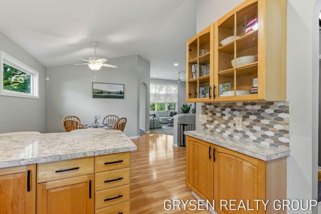 642 Clover Ridge Avenue NW, Grand Rapids, MI 49504