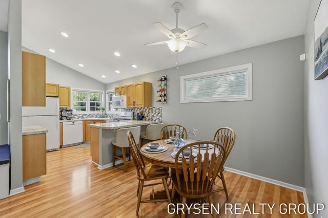 642 Clover Ridge Avenue NW, Grand Rapids, MI 49504