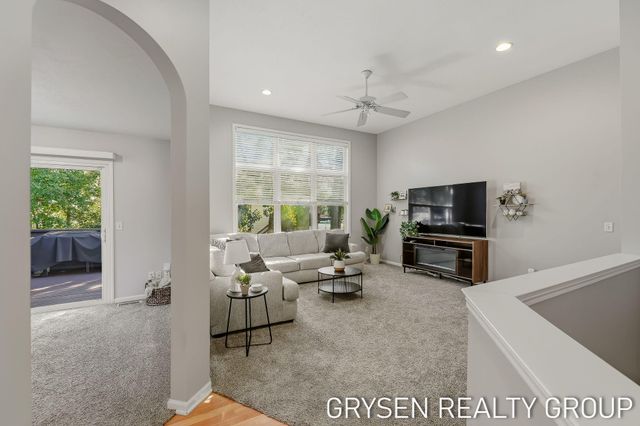 642 Clover Ridge Avenue NW, Grand Rapids, MI 49504