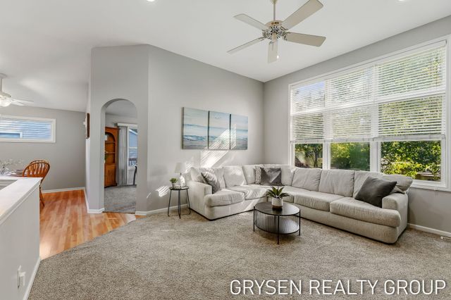 642 Clover Ridge Avenue NW, Grand Rapids, MI 49504