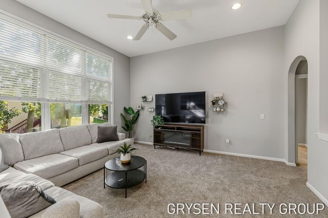 642 Clover Ridge Avenue NW, Grand Rapids, MI 49504