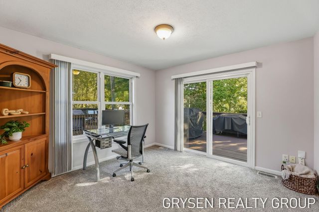 642 Clover Ridge Avenue NW, Grand Rapids, MI 49504