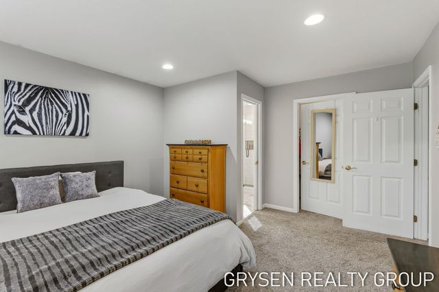 642 Clover Ridge Avenue NW, Grand Rapids, MI 49504