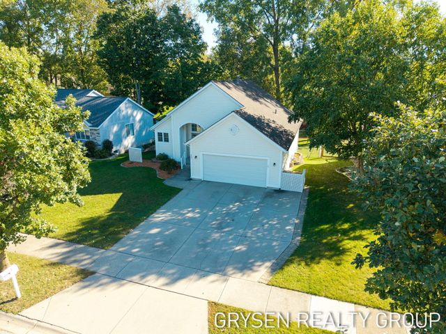 642 Clover Ridge Avenue NW, Grand Rapids, MI 49504