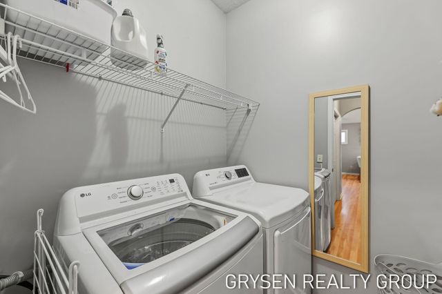642 Clover Ridge Avenue NW, Grand Rapids, MI 49504