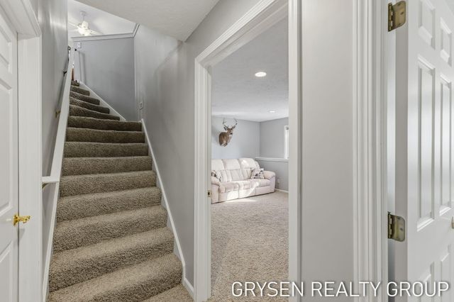 642 Clover Ridge Avenue NW, Grand Rapids, MI 49504