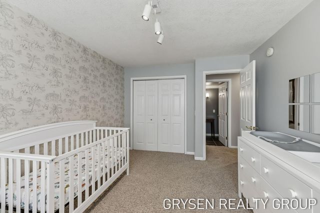 642 Clover Ridge Avenue NW, Grand Rapids, MI 49504