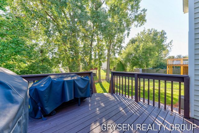 642 Clover Ridge Avenue NW, Grand Rapids, MI 49504