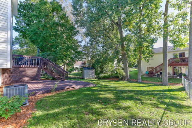 642 Clover Ridge Avenue NW, Grand Rapids, MI 49504