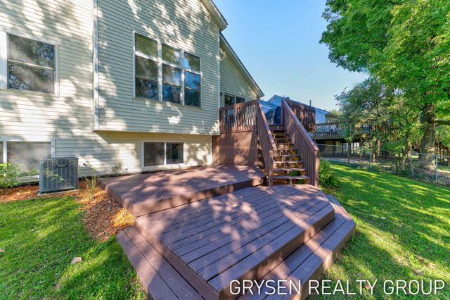 642 Clover Ridge Avenue NW, Grand Rapids, MI 49504