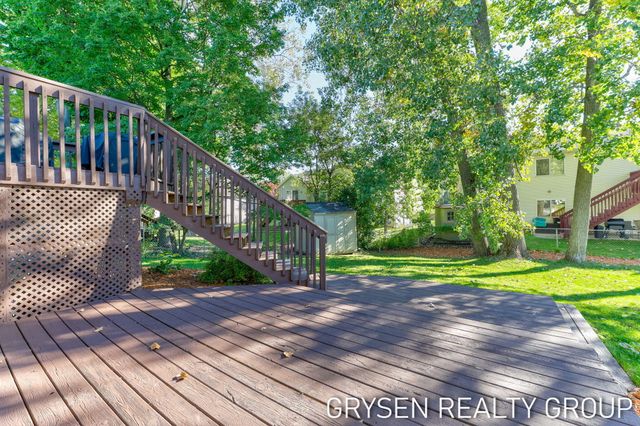 642 Clover Ridge Avenue NW, Grand Rapids, MI 49504