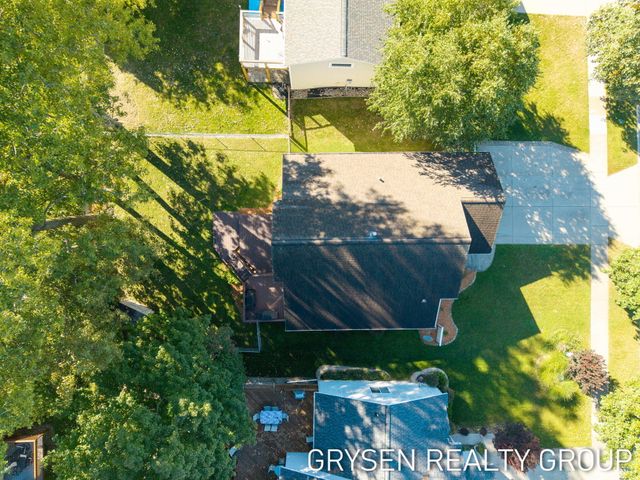 642 Clover Ridge Avenue NW, Grand Rapids, MI 49504