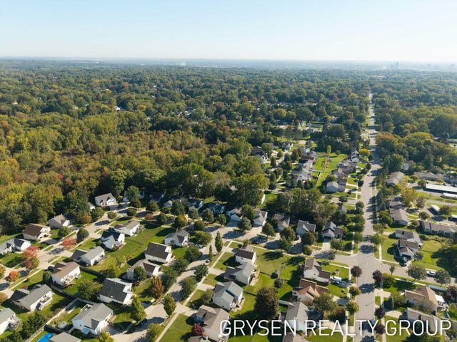 642 Clover Ridge Avenue NW, Grand Rapids, MI 49504