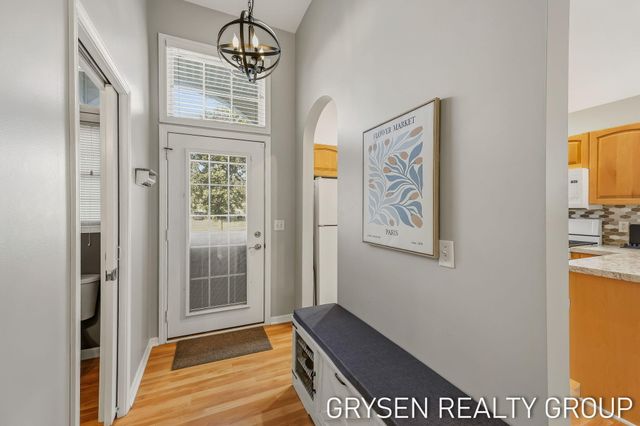 642 Clover Ridge Avenue NW, Grand Rapids, MI 49504