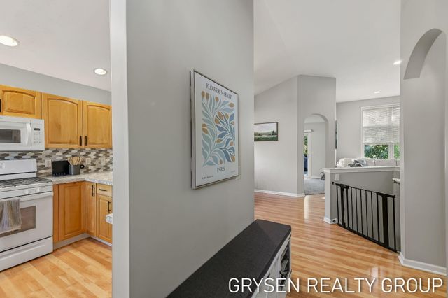 642 Clover Ridge Avenue NW, Grand Rapids, MI 49504