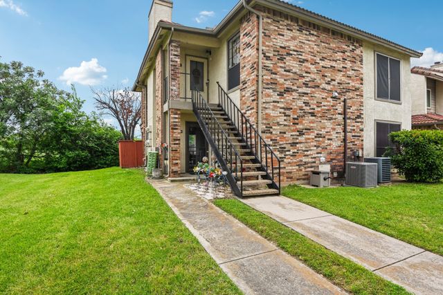 911 Turtle Lake Blvd, Irving, TX 75060