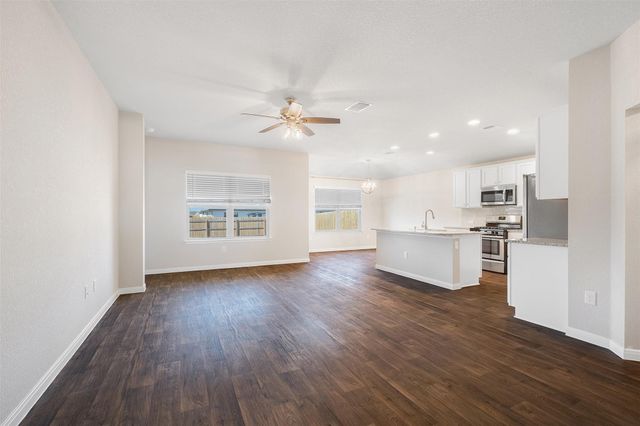 117 Cranbrook LN, Hutto, TX 78634