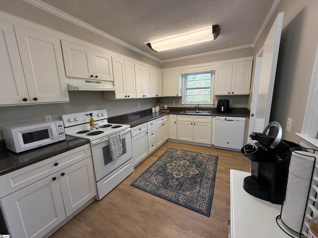 102 W Maple Street, Clinton, SC 29325