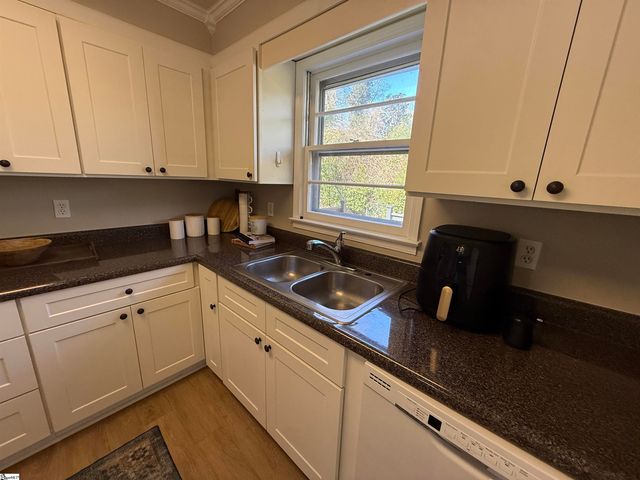 102 W Maple Street, Clinton, SC 29325