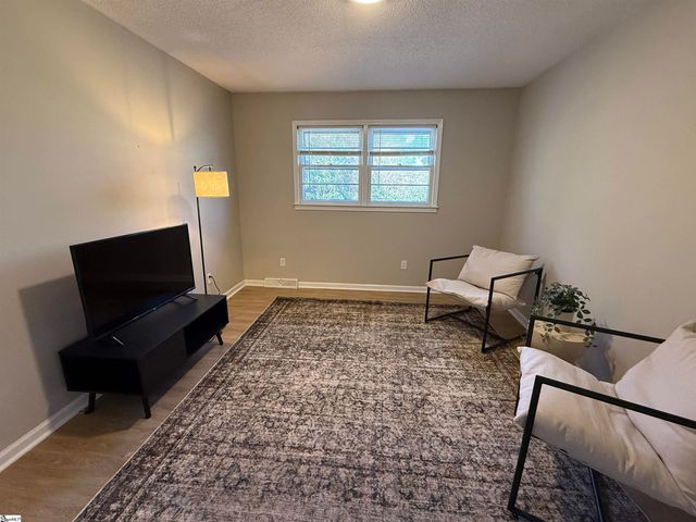 102 W Maple Street, Clinton, SC 29325