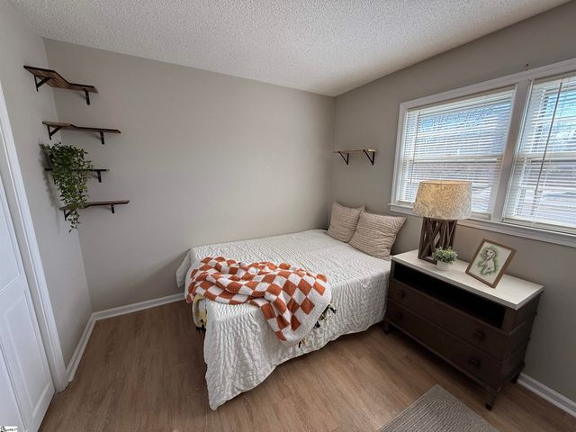 102 W Maple Street, Clinton, SC 29325