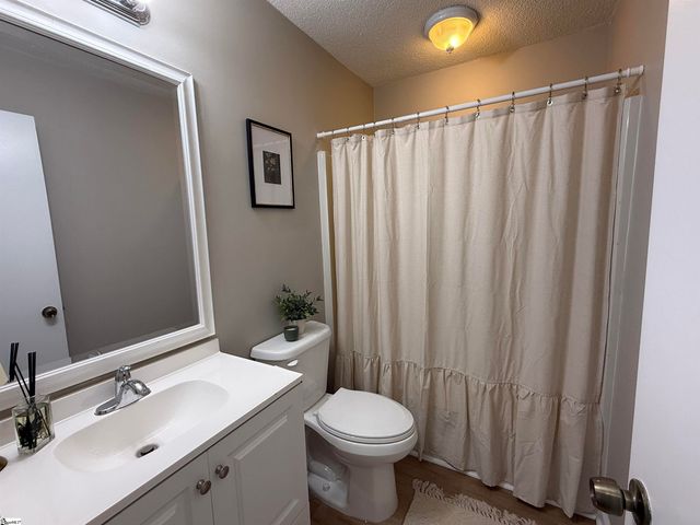 102 W Maple Street, Clinton, SC 29325