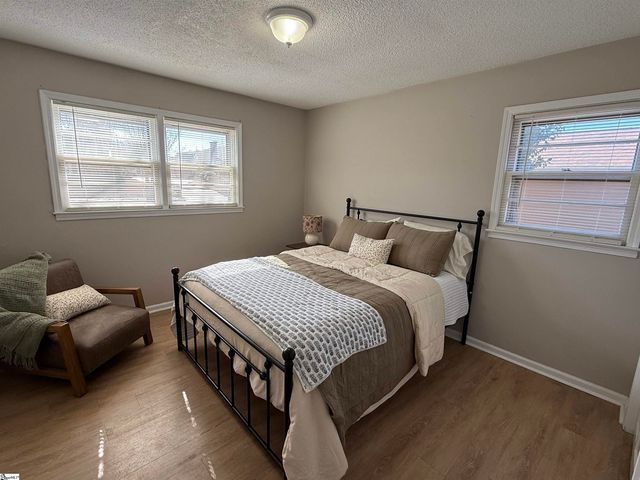 102 W Maple Street, Clinton, SC 29325