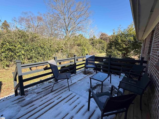 102 W Maple Street, Clinton, SC 29325